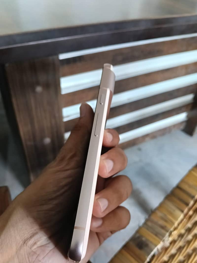Google Pixel 8 4