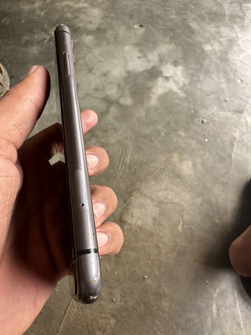 iPhone 11 3