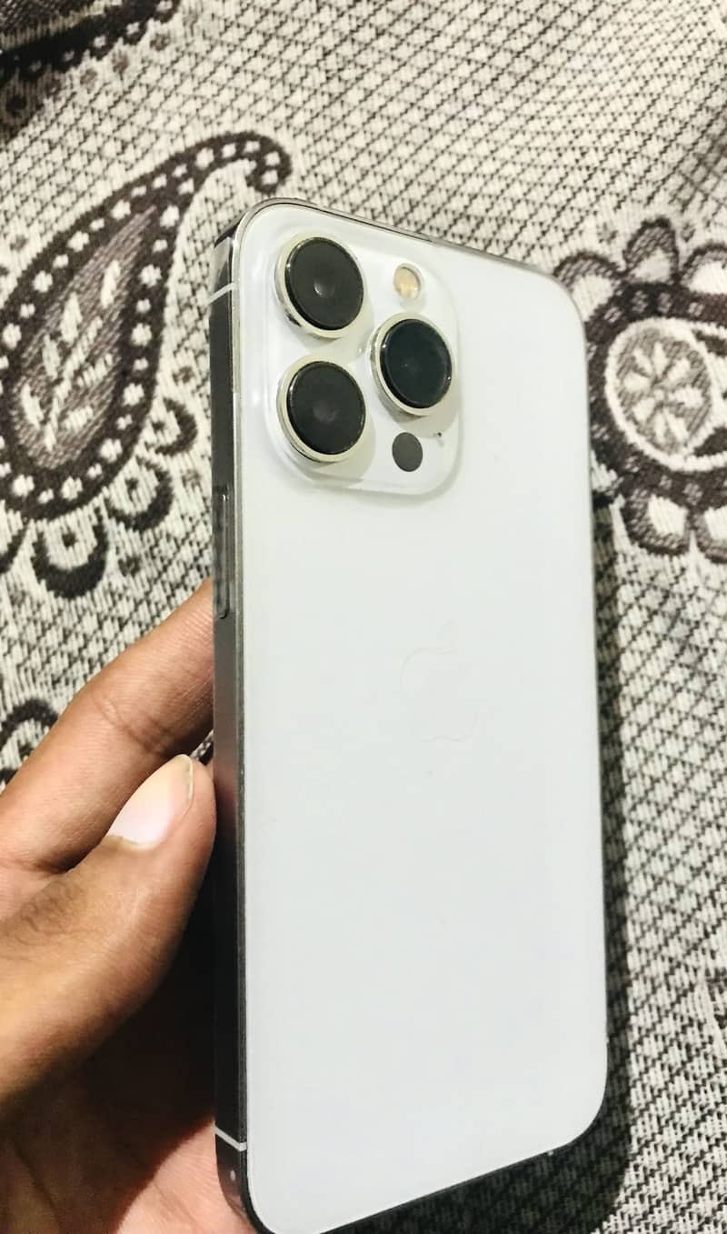 Apple iPhone 13 Pro 1