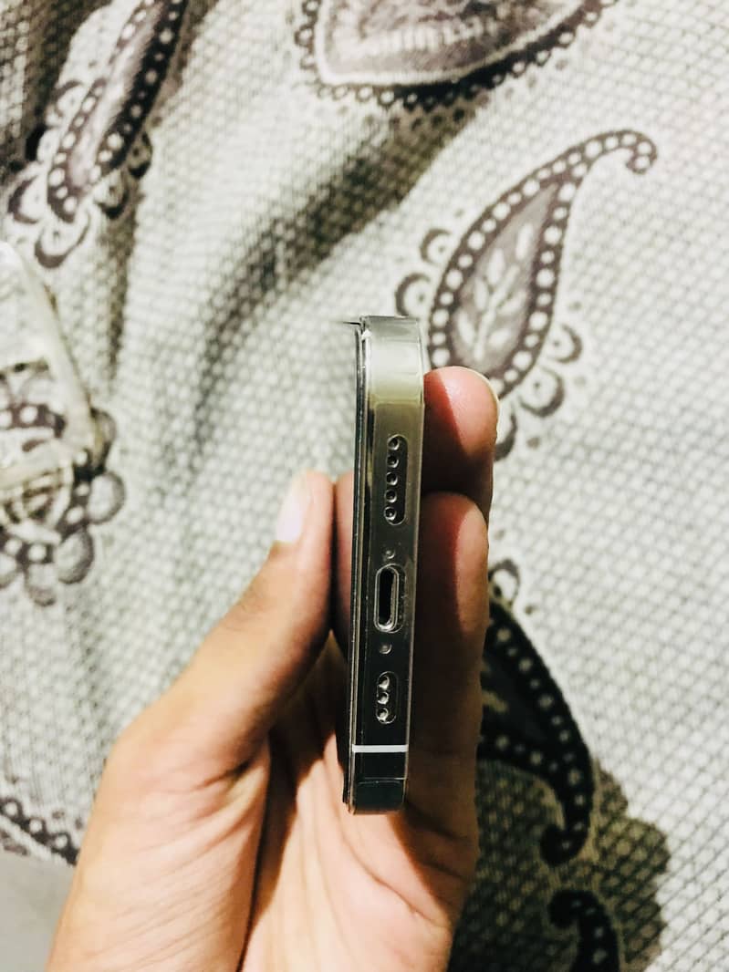 Apple iPhone 13 Pro 2