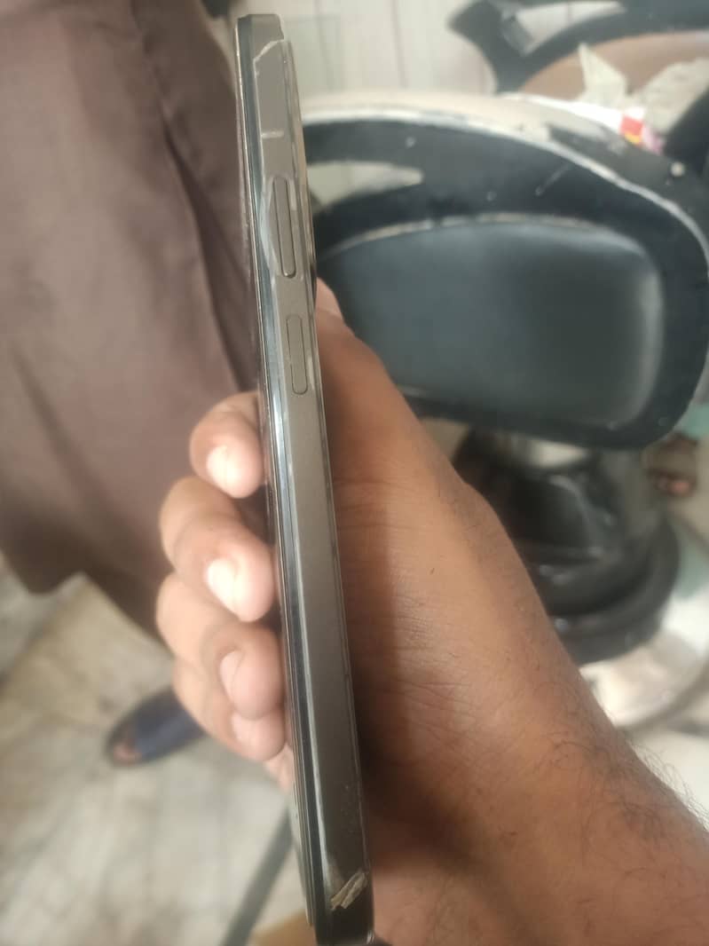 Realme C75 1