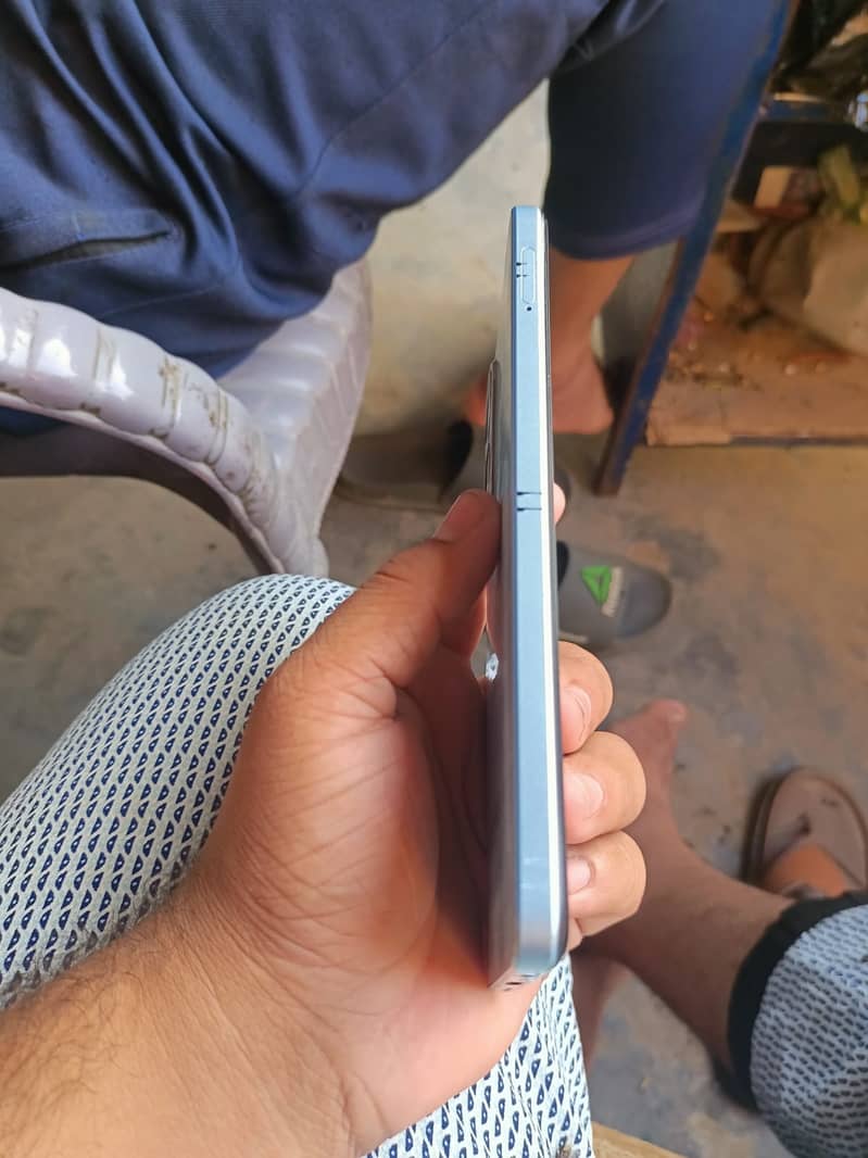 OPPO A60 4