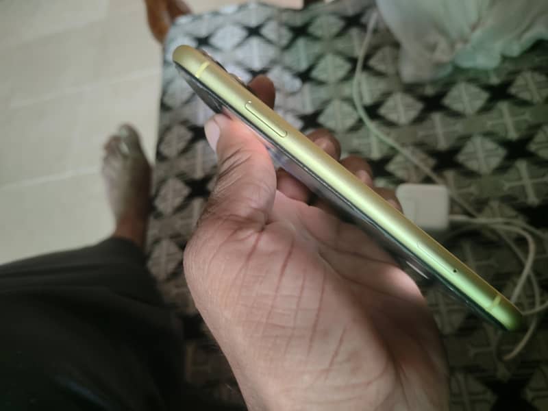 Apple iPhone 11 3