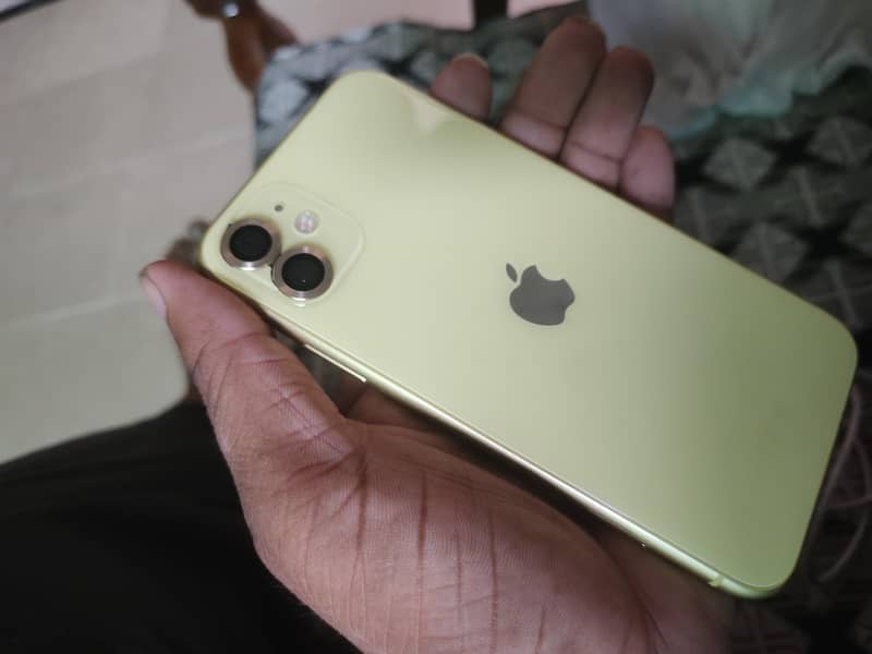 Apple iPhone 11 4