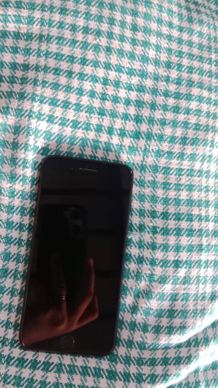 Apple iPhone 7 Plus 0