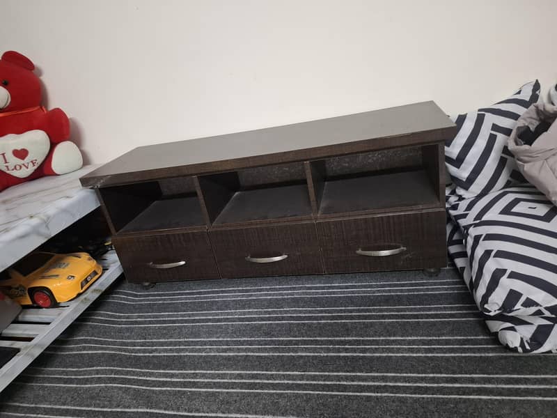 only 1. single bed. . 2