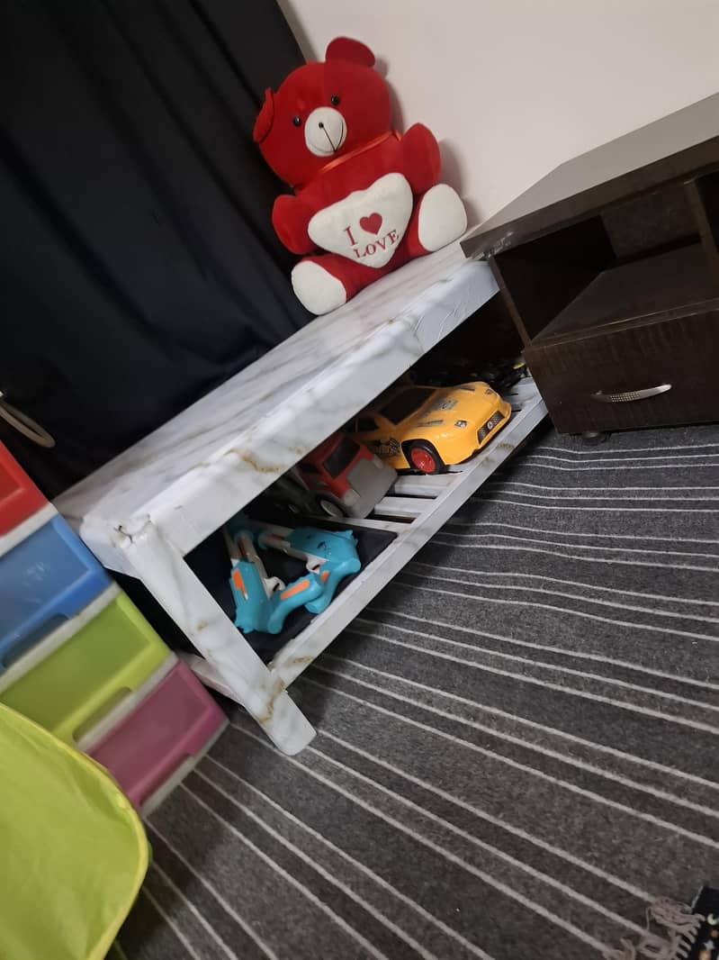 only 1. single bed. . 3