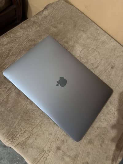 MacBook Pro 13-inch 2017 | Core i7 | 16GB RAM | 512GB SSD | Retina