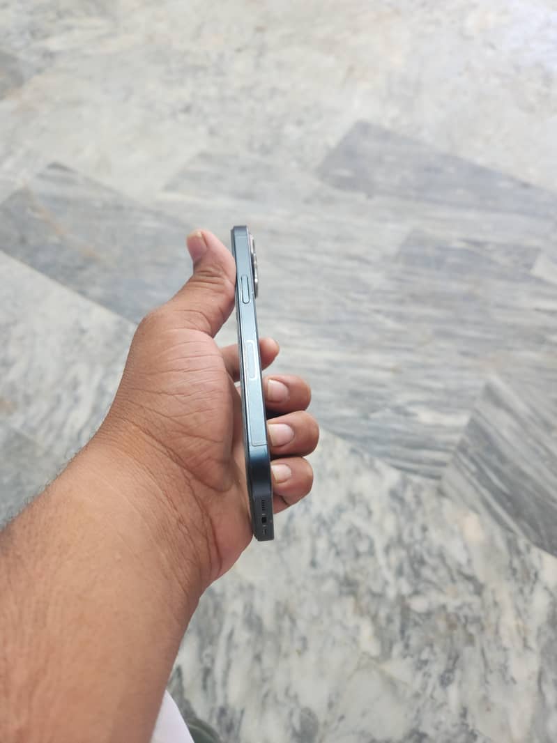 Apple iPhone 13 1