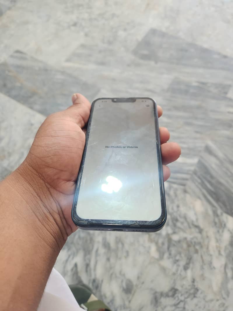 Apple iPhone 13 2