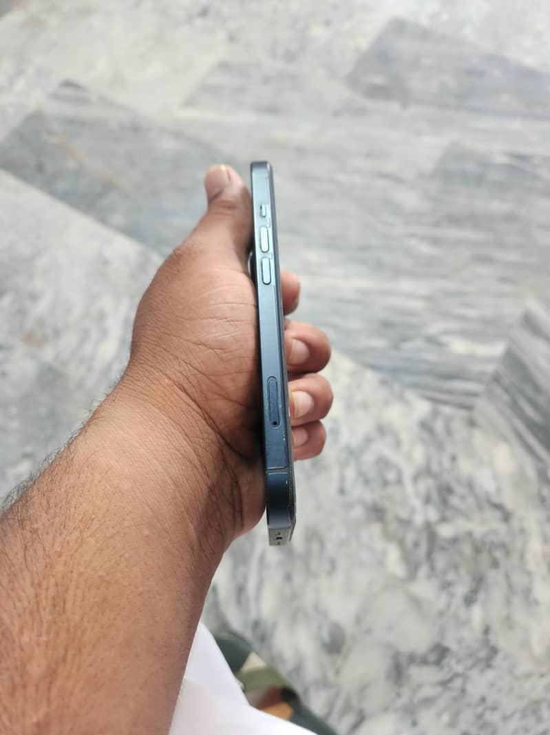 Apple iPhone 13 3
