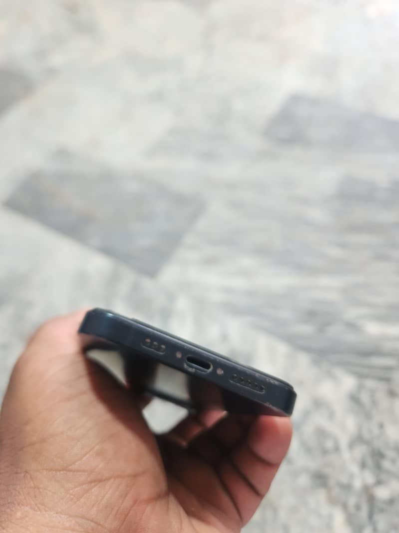 Apple iPhone 13 4