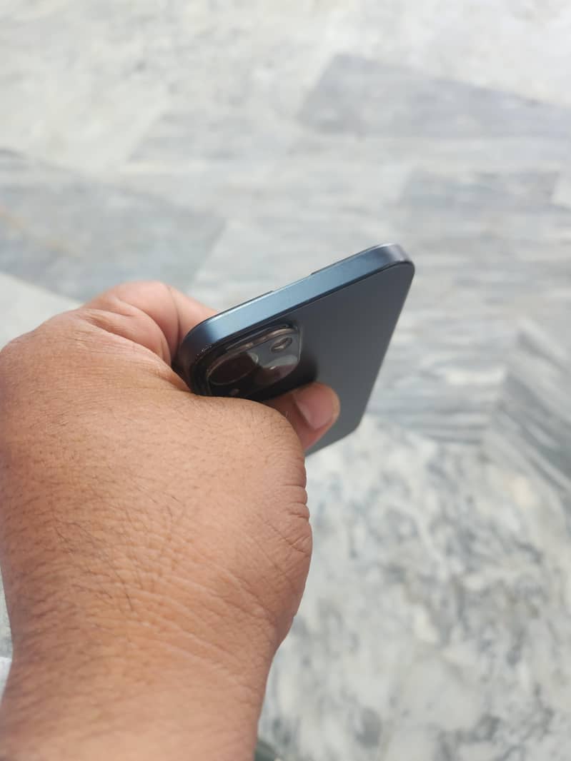 Apple iPhone 13 5