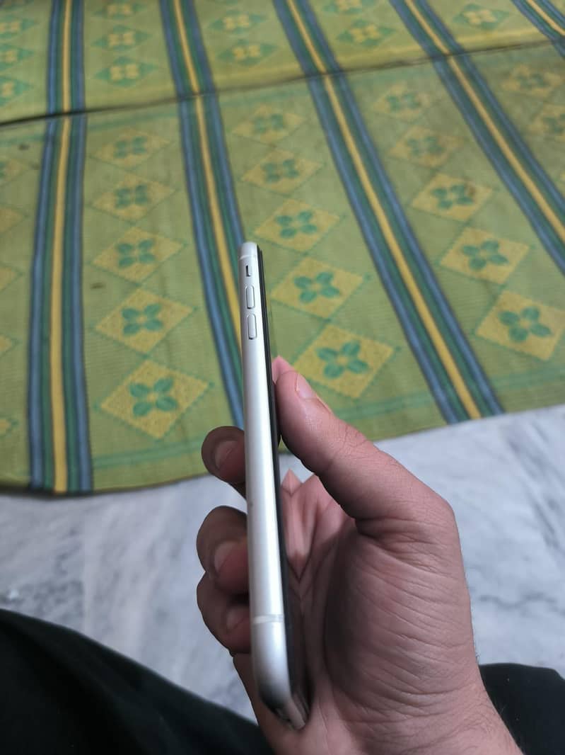 iphone XR 4
