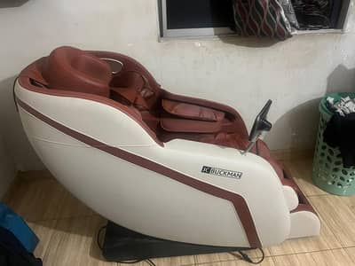 jc Buckman refresh us massage chair/ full body massage chair like new)