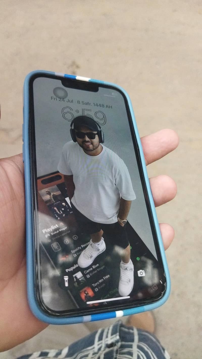 Apple iPhone 13 0