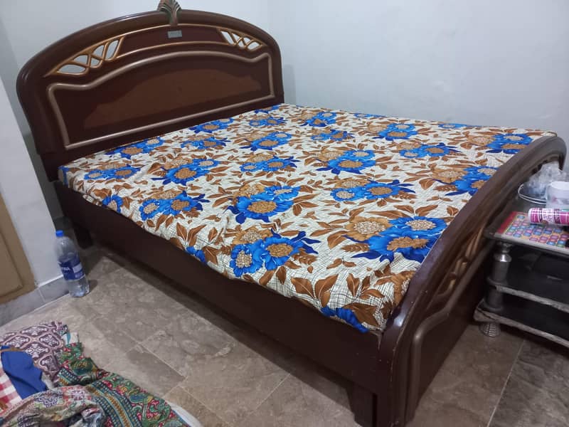Single bed with lush condition 0