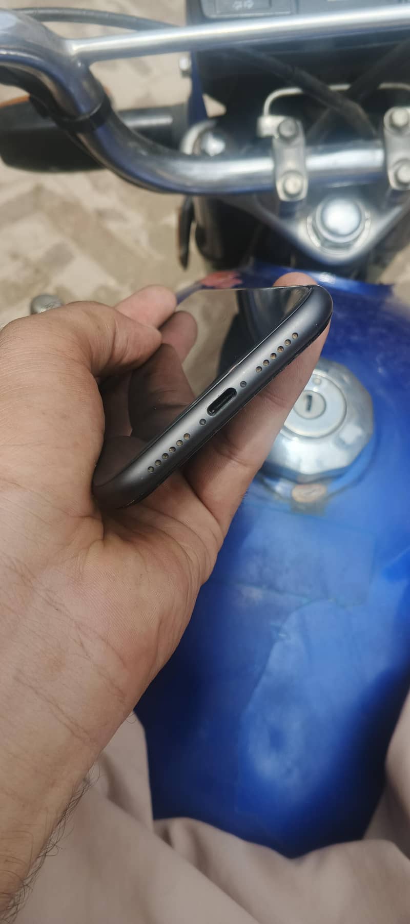 Apple iPhone 11 4