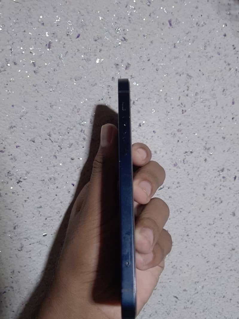 Apple iPhone 12 4