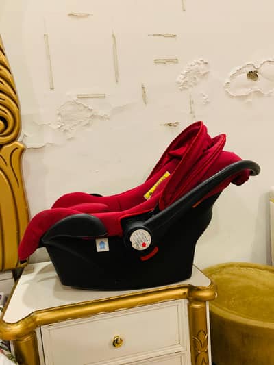 Baby Seat for sale  Condition 10/10 Available in 2 colors  Demand 8500