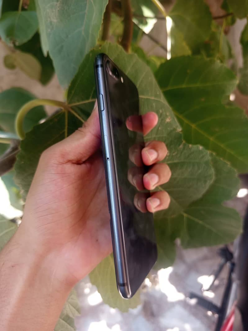 Apple iPhone 8 Plus 1