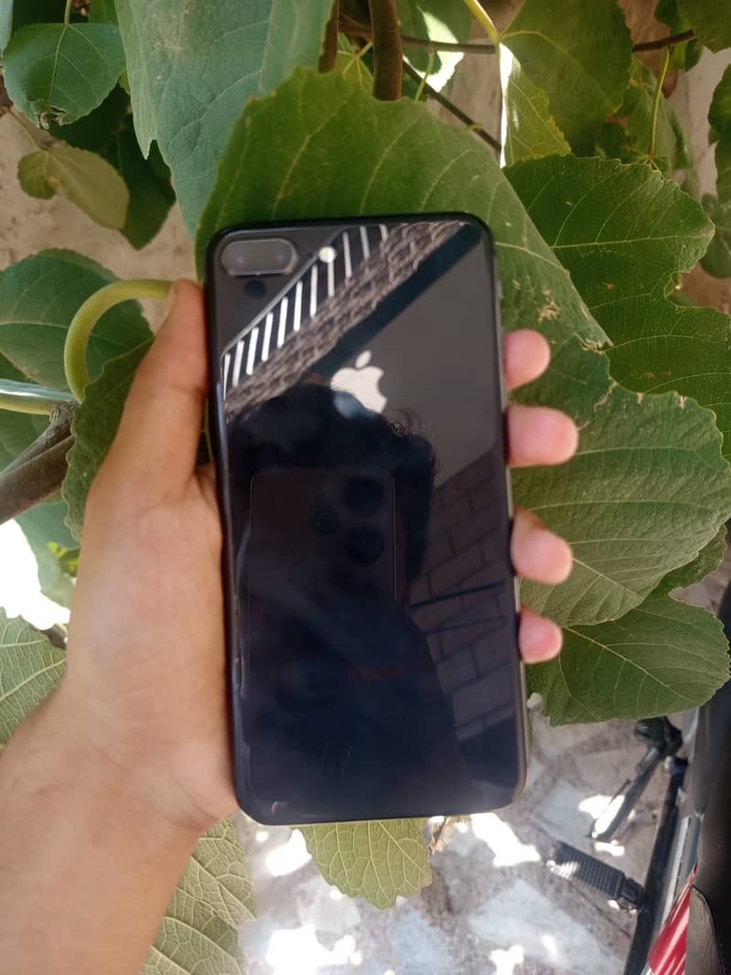 Apple iPhone 8 Plus 4
