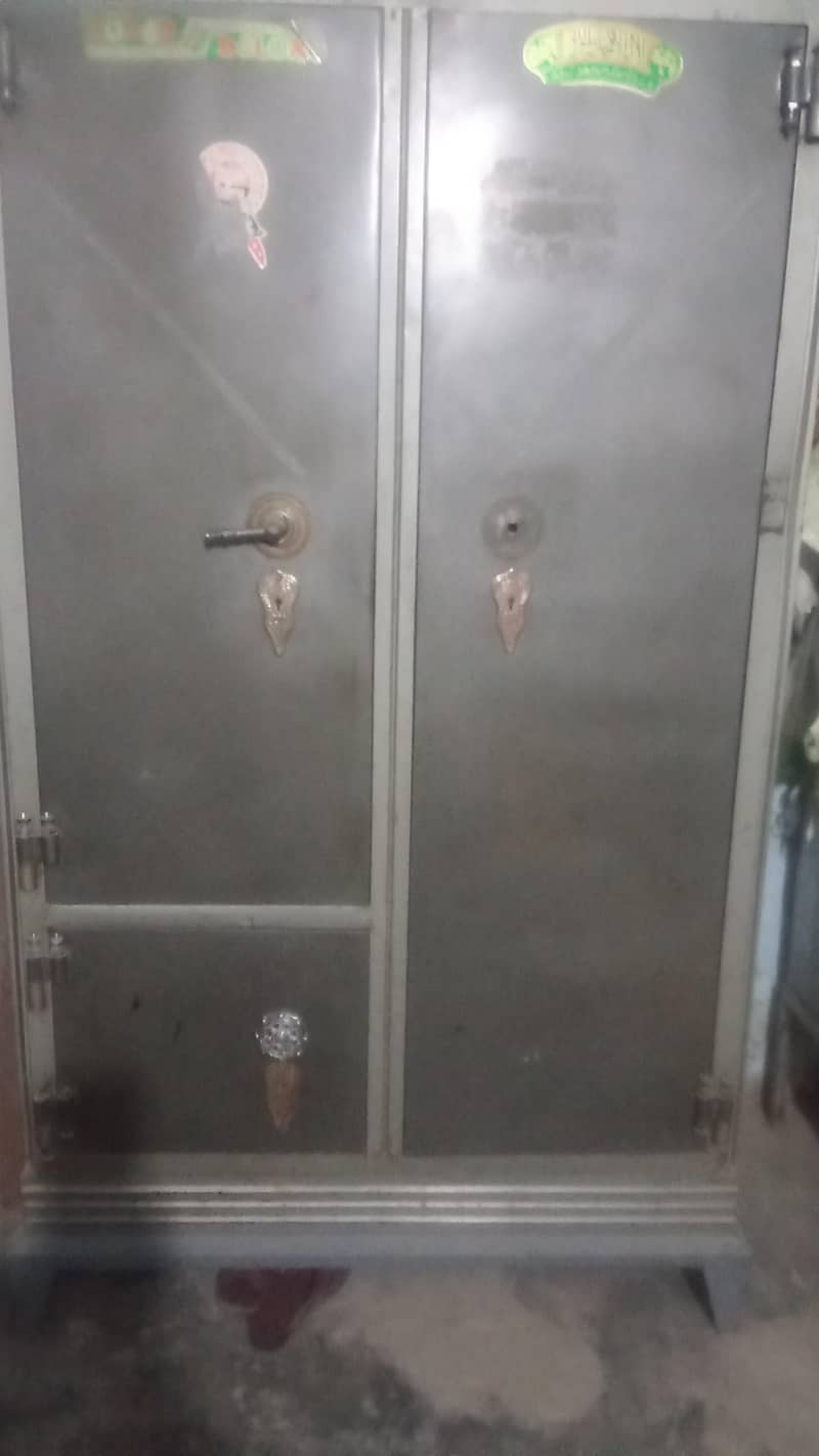 clothes safe 2