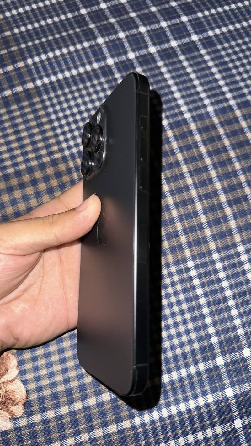 iPhone 15 Pro Max 3