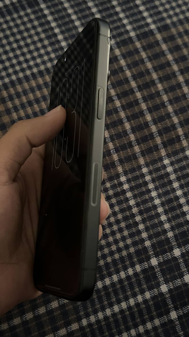 iPhone 15 Pro Max 5