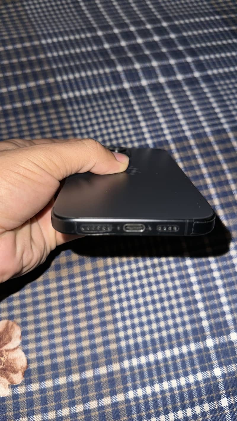 iPhone 15 Pro Max 6