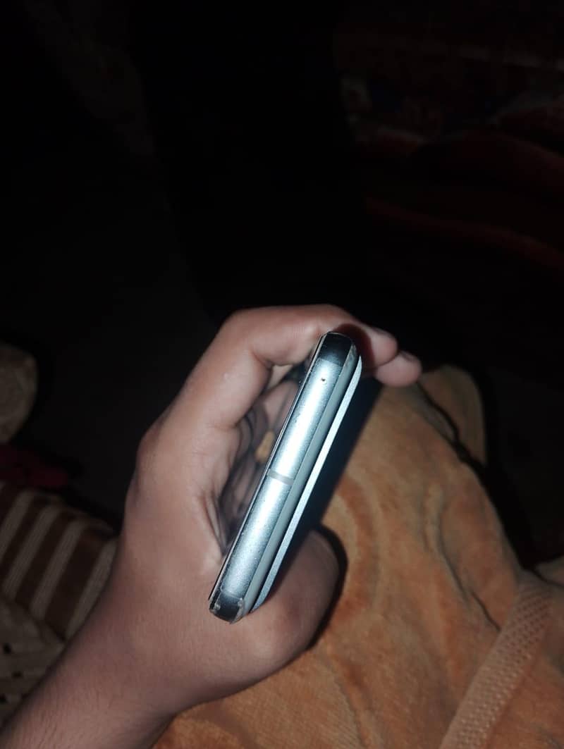 Google Pixel 8 4