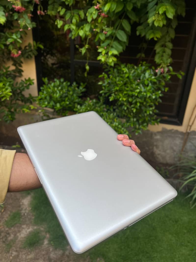 Mac laptops 12