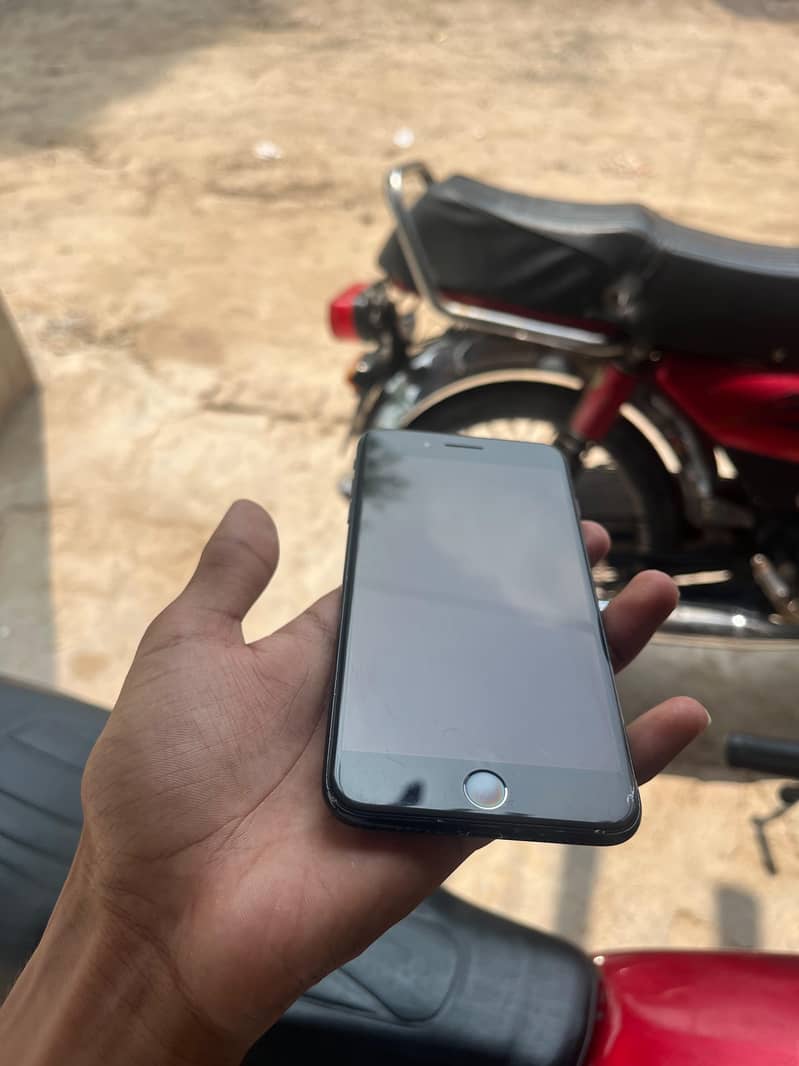 Apple iPhone 7 Plus 0