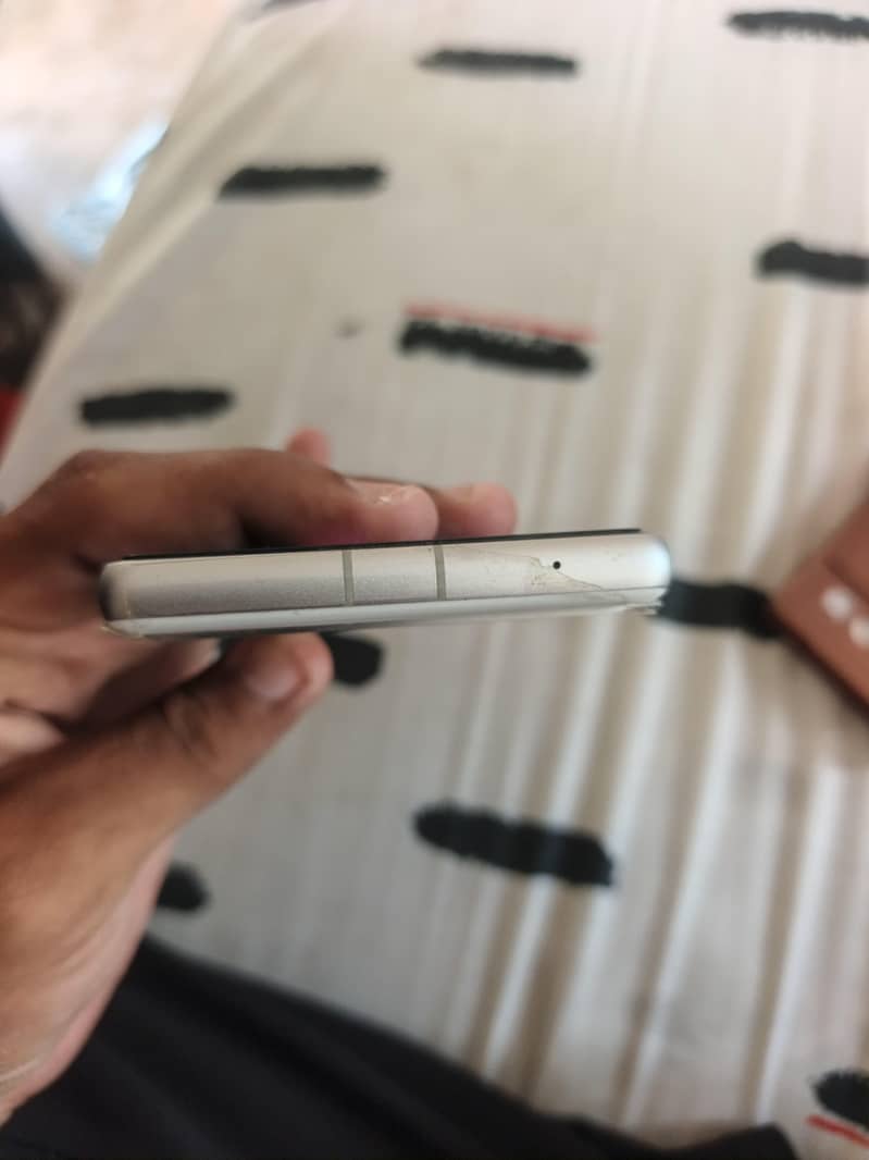 Google Pixel 7a 4