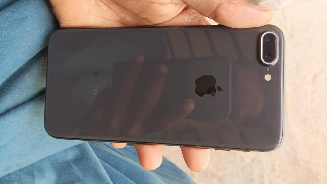 Apple iPhone 8 Plus 4