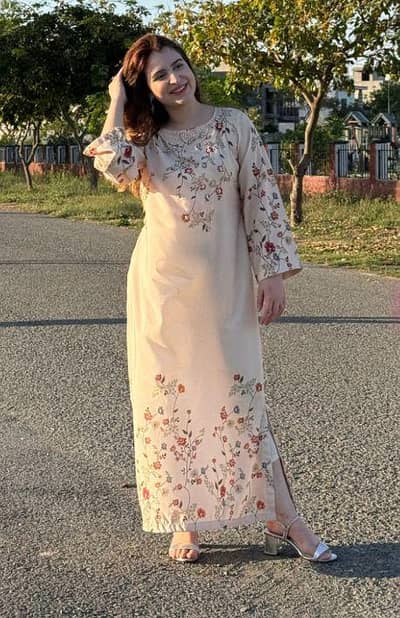 veil , long straight shirt with print and hand touch embroidery