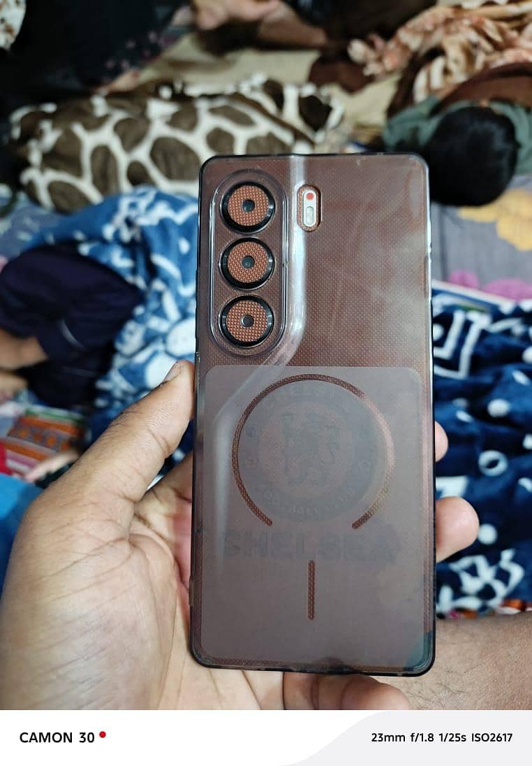 Tecno CAMON 40 Pro 1