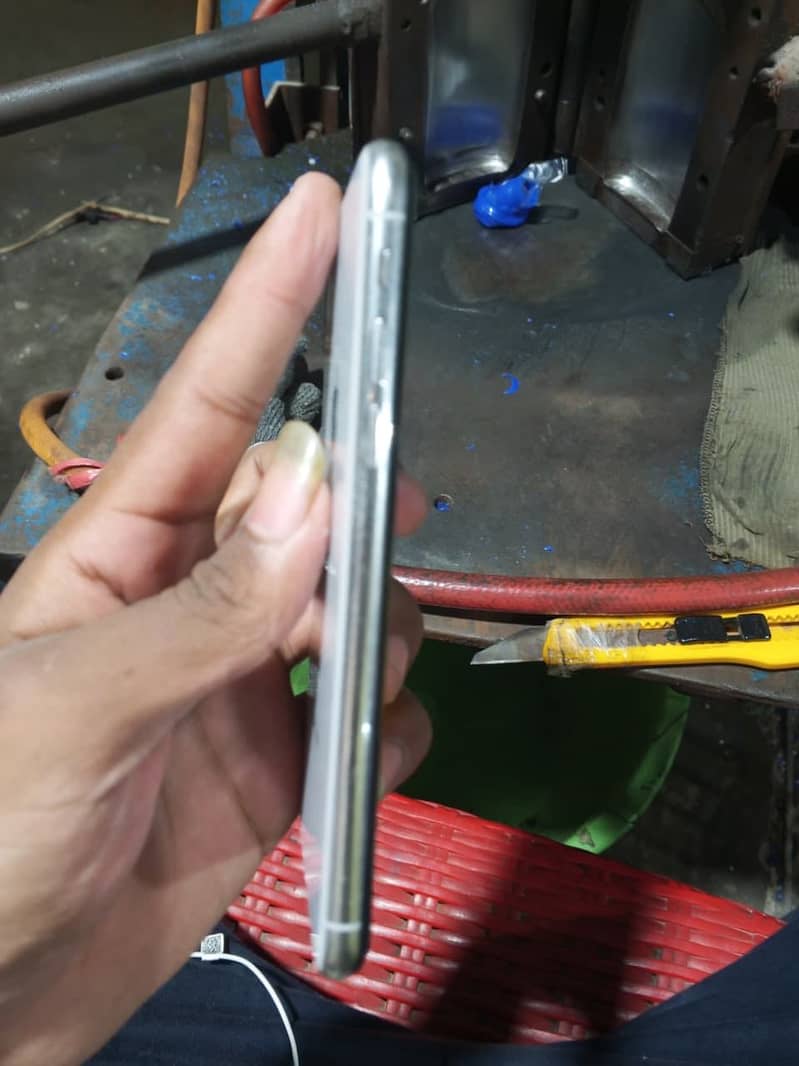 Apple iPhone X 12