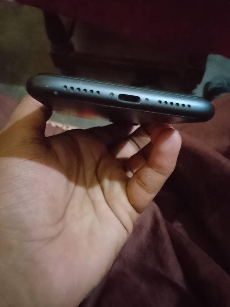 Apple iPhone 11 3
