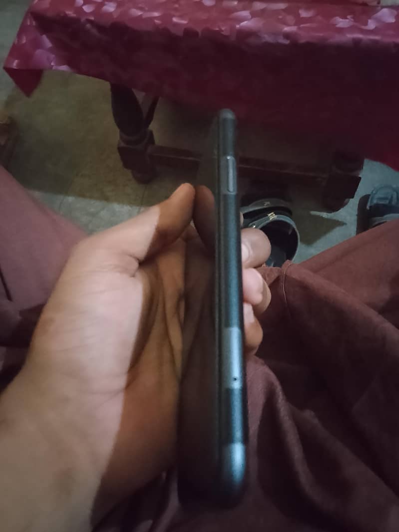 Apple iPhone 11 7