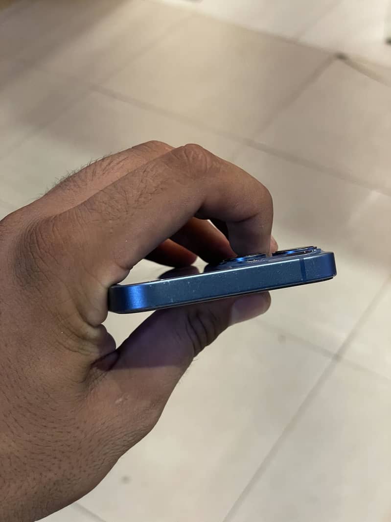 IPHONE 13 4