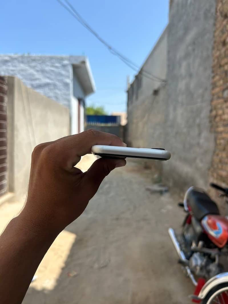 Apple iPhone 11 1
