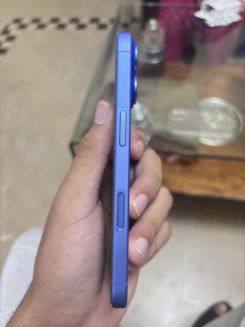 Apple iPhone 16 2