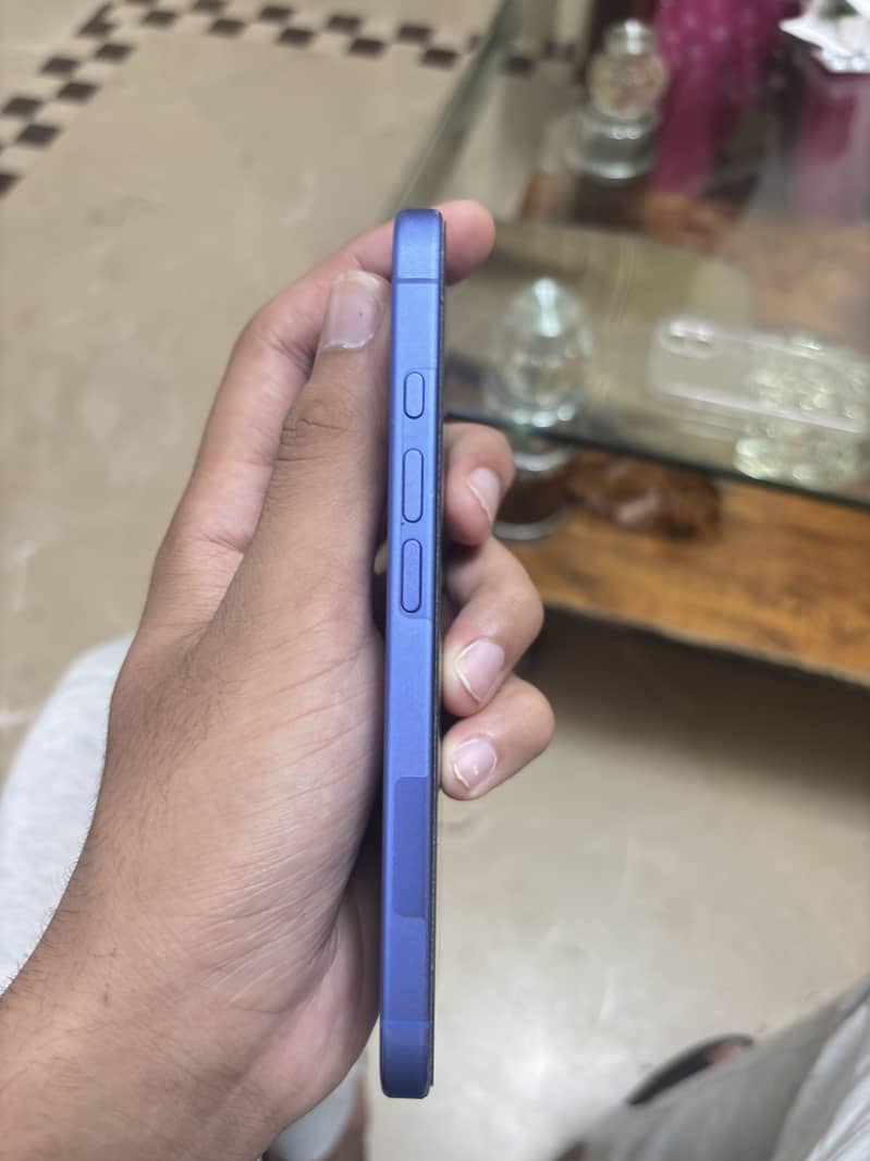 Apple iPhone 16 3