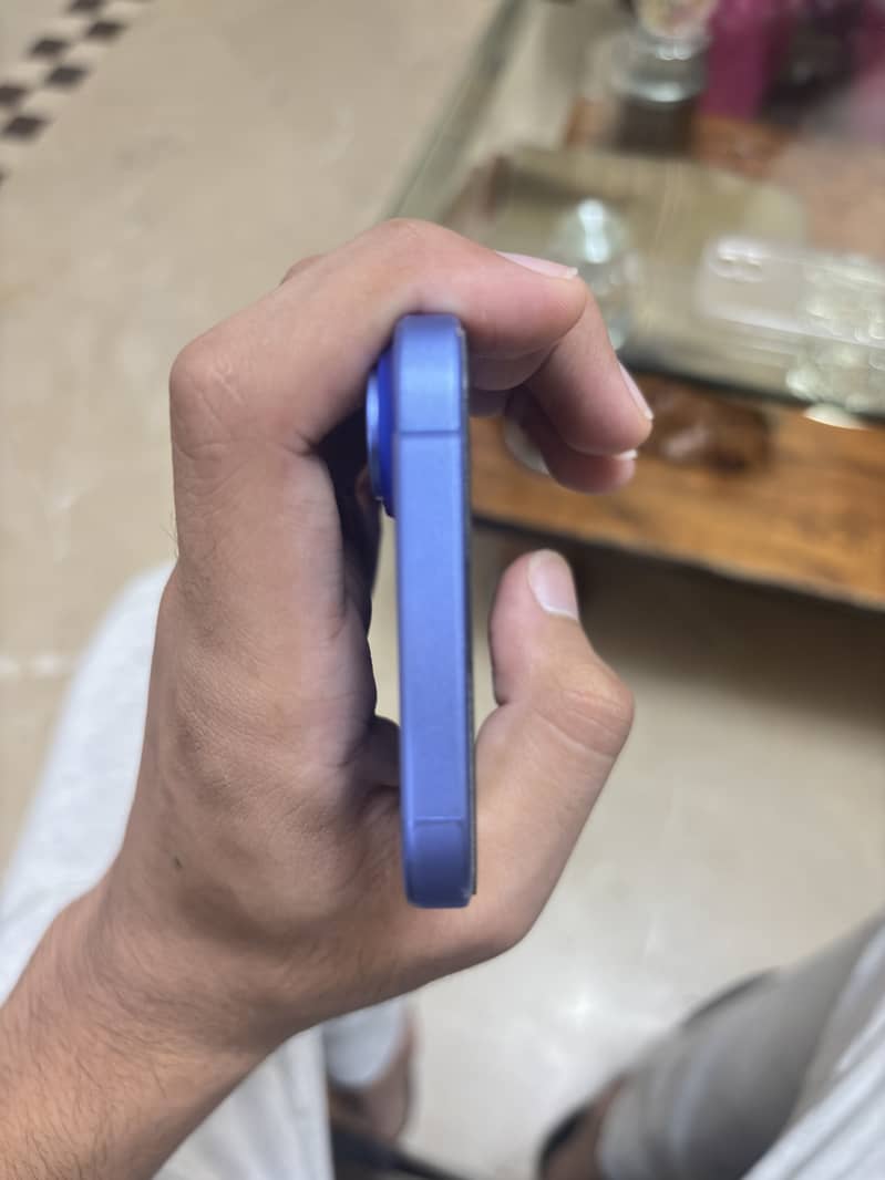 Apple iPhone 16 5