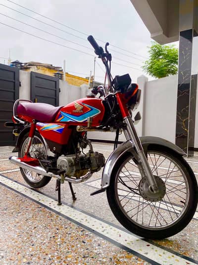 Honda 70 New condition Islamabad registeration copy dacuments Smart b