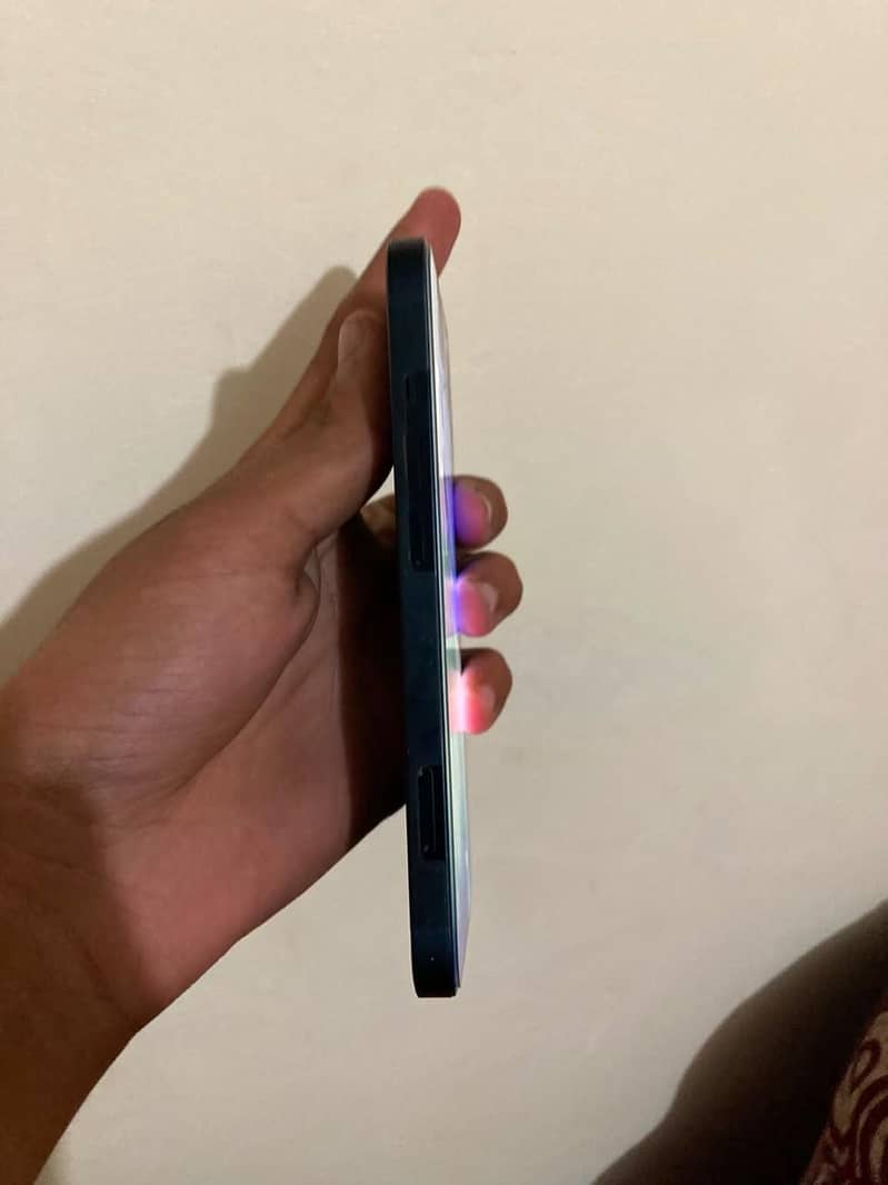 Apple iPhone 13 4
