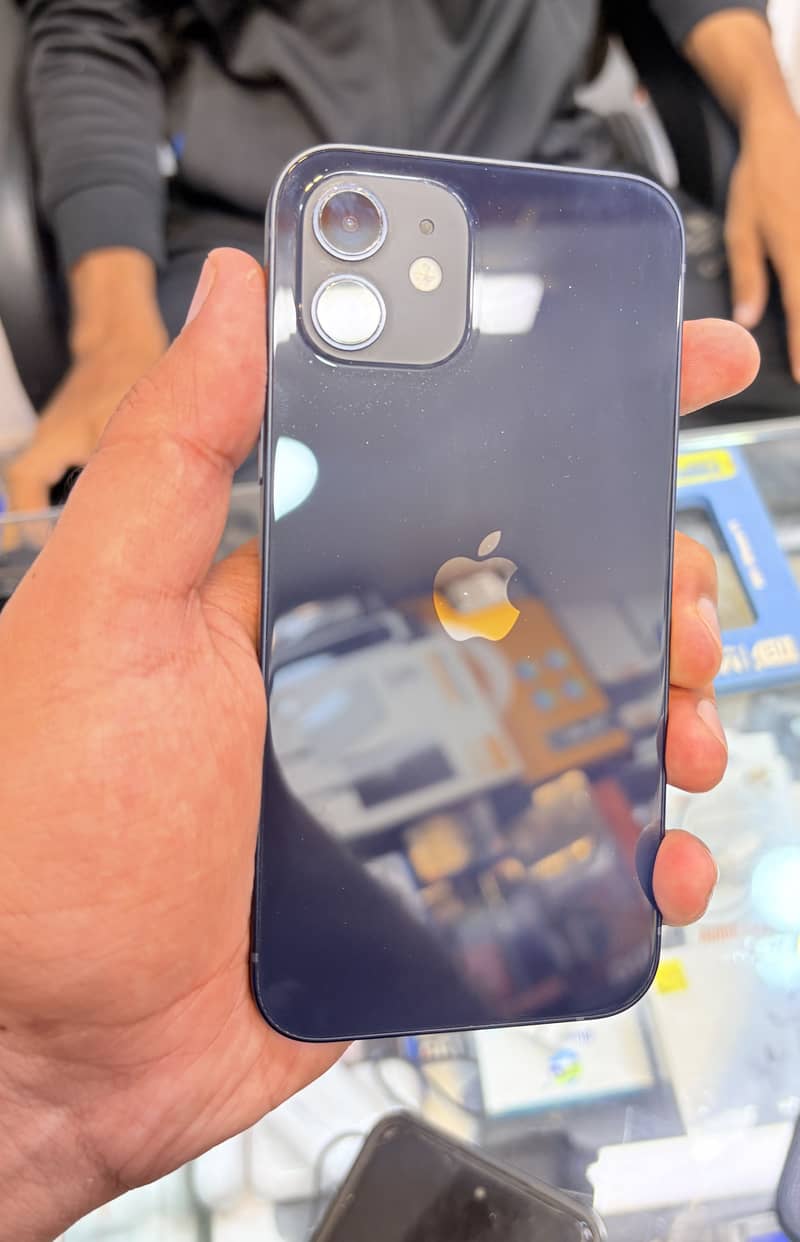 Apple iPhone 12 3