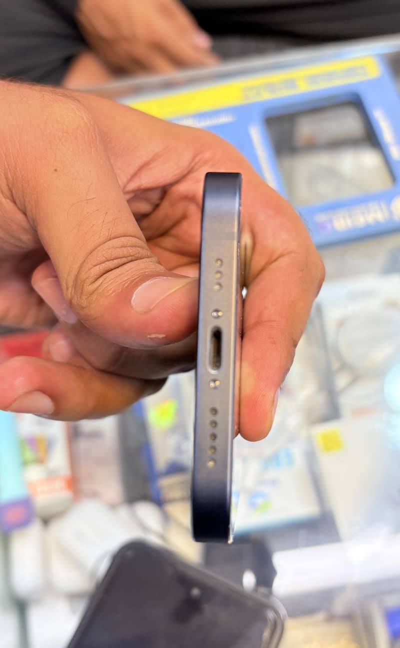 Apple iPhone 12 6