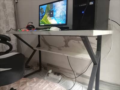 computer table and chair